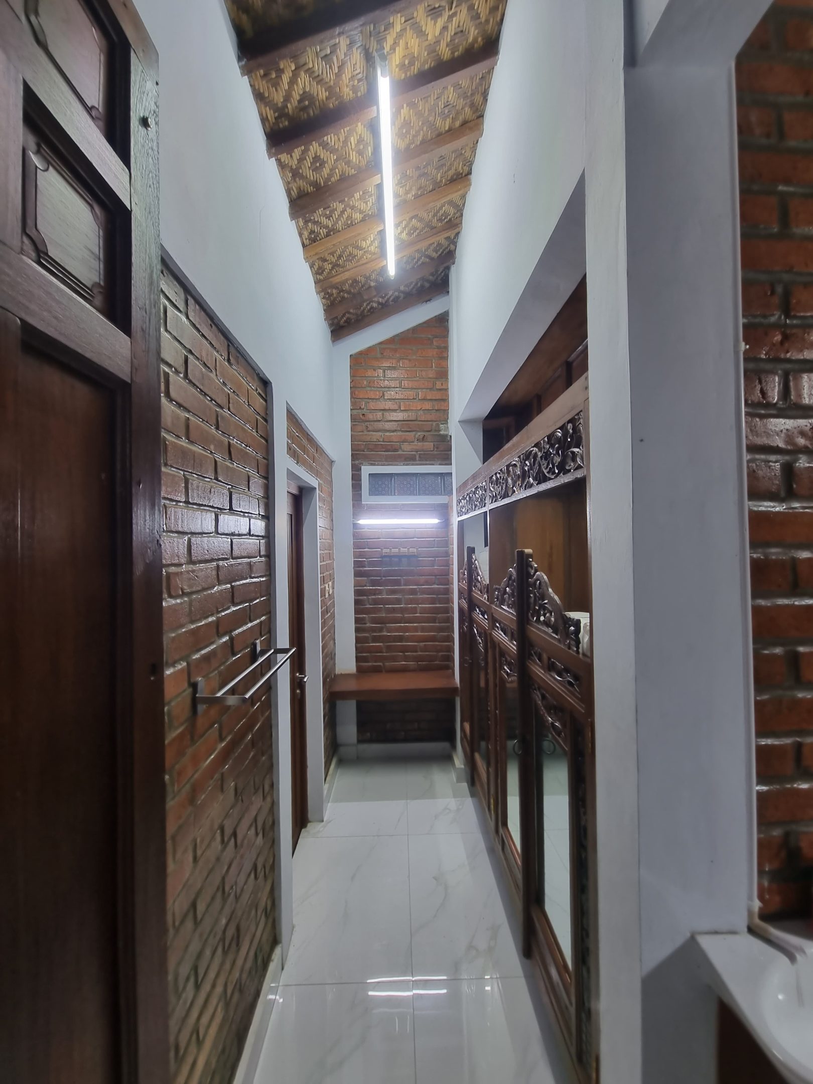 *ALL FACILITIES (HALL+6 ROOMS)